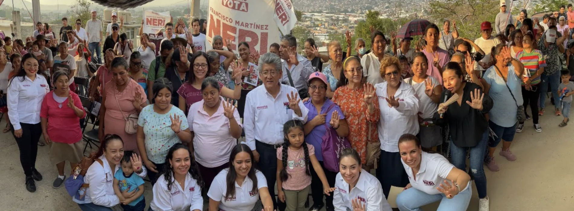 Francisco Martínez Neri, recibe respaldo de la continuidad de su proyecto para Oaxaca durante su visita a San Juan Chapultepec.